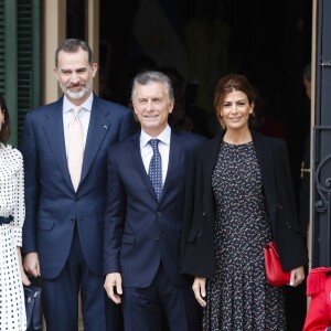 La reine Letizia d'Espagne et la première dame argentine Juliana Awada avec le roi Felipe VI et le président Mauricio Macri le 27 mars à Cordoba en Argentine.