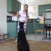 Brooke Houts dans une vidéo avec son chien, sur Youtube, le 1er août 2019.