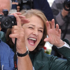 Peter Lindbergh et Charlotte Rampling - Photocall du film "The Look" - 64e Festival de Cannes, le 15 mai 2011. ©MontingelliCatalano/SGP