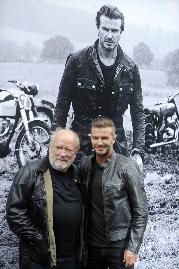 David Beckham, en présence du photographe Peter Lindbergh, a dédicacé son livre "Belstaff : Off Road/David Beckham" à New York. Le 9 septembre 2014.
