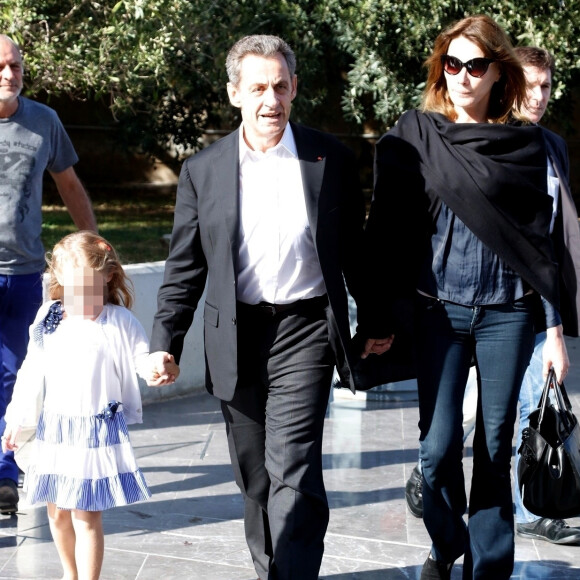 Nicolas Sarkozy, sa femme Carla Bruni et leur fille Giulia arrivent au musée de l'Acropole à Athènes. Le 24 octobre 2017.