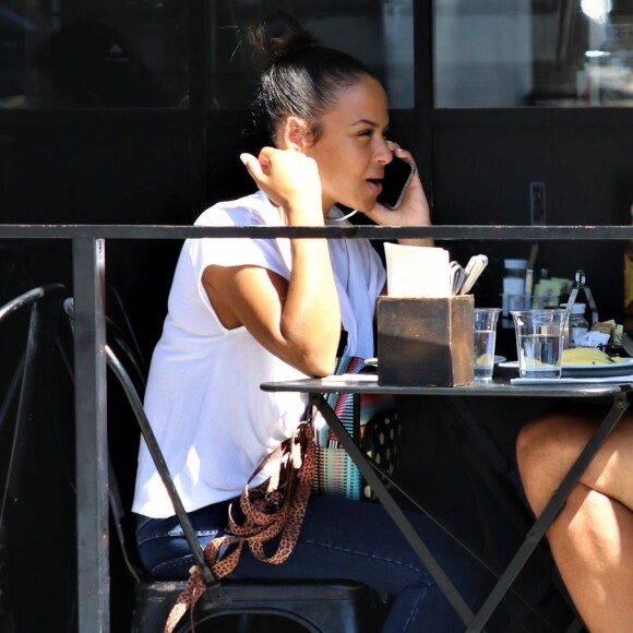 Christina Milian enceinte va déjeuner avec des amis à Los Angeles le 6 septembre 2019. Los Angeles