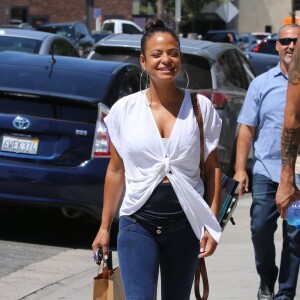 Christina Milian enceinte va déjeuner avec des amis à Los Angeles le 6 septembre 2019.