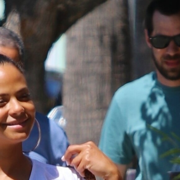 Christina Milian enceinte va déjeuner avec des amis à Los Angeles le 6 septembre 2019.