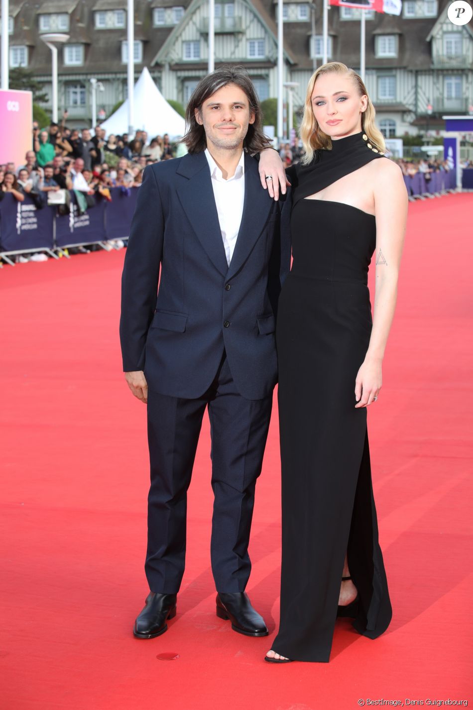 Orelsan sur son 31 accompagné de Sophie Turner à Deauville 