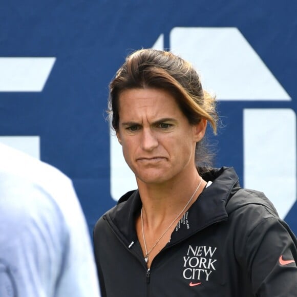 Lucas Pouille et sa coach Amélie Mauresmo - Les joueurs de tennis s'entraînent lors du tournoi US Open au sein de l'USTA National Tennis Center à New York, le 25 août 2019. © Chryslene Caillaud / Panoramic / Bestimage