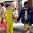 Kylie Jenner et son compagnon Travis Scott passent une soirée en amoureux à Portofino le 12 août 2019. Ils ont laissé toute la famille pour une soirée à deux. Sans Stormi et sans la famille qui est présente à Portofino. Kylie porte un ensemble jeune qu'elle a assorti avec un sac shopping Christian Dior.