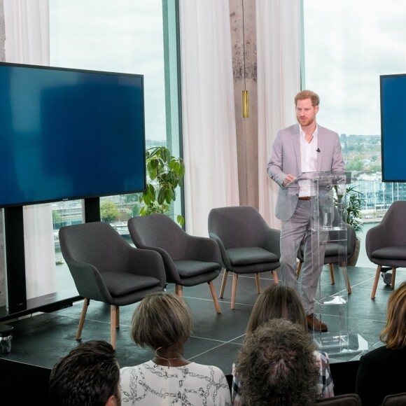 Le prince Harry, duc de Sussex, participe à une conférence de presse annonçant un nouveau partenariat entre Booking.com, SkyScanner, CTrip, TripAdvisor et Visa, à la ADAM Tower à Amsterdam, aux Pays-Bas le 3 septembre 2019.