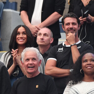 Meghan Markle, duchesse de Sussex, au côté de Anna Wintour, Venus Williams, Patrick Mouratoglou et Alexis Ohanian (le mari de S. Williams) dans les tribunes de la finale femme du tournoi de l'US Open 2019 opposant Serena Williams à Bianca Andreescu (3-6 / 5-7) au Billie Jean King National Tennis Center à New York, le 7 septembre 2019.