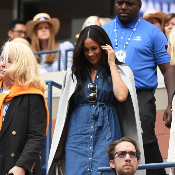 Meghan Markle, duchesse de Sussex, au côté de Anna Wintour, Venus Williams, Patrick Mouratoglou et Alexis Ohanian (le mari de S. Williams) dans les tribunes de la finale femme du tournoi de l'US Open 2019 opposant Serena Williams à Bianca Andreescu (3-6 / 5-7) au Billie Jean King National Tennis Center à New York, le 7 septembre 2019.