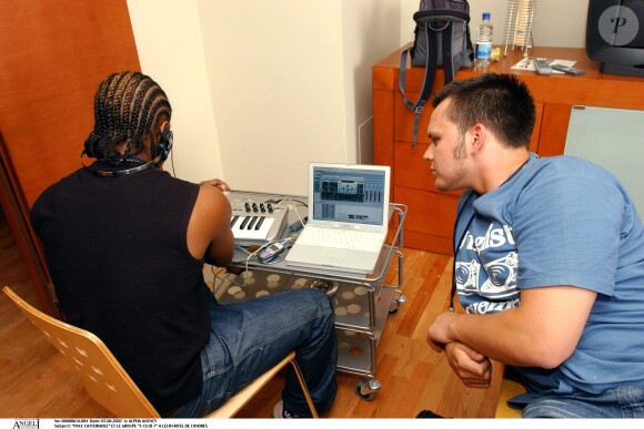 Paul Cattermole et le groupe S Club 7, le 7 juin 2002 à Londres.