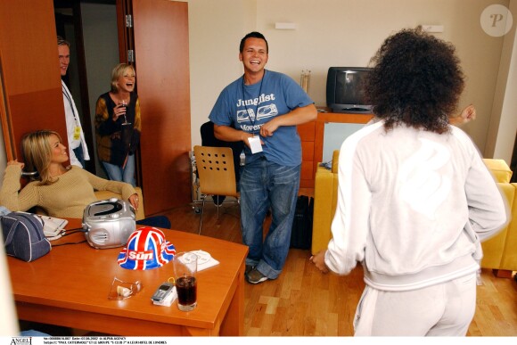 Paul Cattermole et le groupe S Club 7, le 7 juin 2002 à Londres.