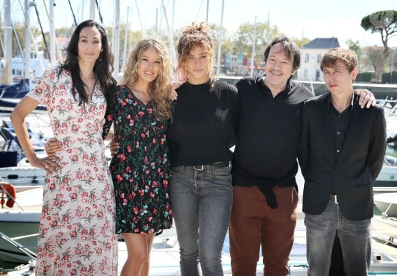 Laëtitia Eïdo, Elodie Fontan, Manon Azem, Jean-Hugues Anglade, Vincent Rottiers au photocall de la série "Prise au piège" lors de la 21ème édition du Festival de la Fiction TV de la Rochelle le 12 septembre 2019. © Patrick Bernard / Bestimage