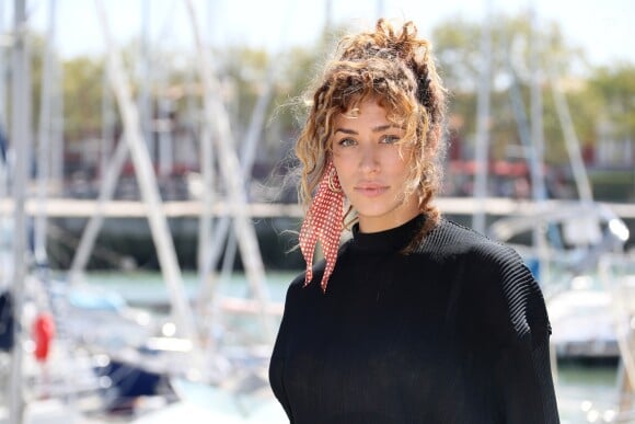 Manon Azem au photocall de la série "Prise au piège" lors de la 21ème édition du Festival de la Fiction TV de la Rochelle le 12 septembre 2019. © Patrick Bernard / Bestimage
