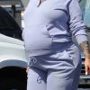 Exclusif - Amber Rose enceinte et son compagnon A.Edwards se rendent au restaurant Norms à Los Angeles, le 11 septembre 2019. Elle porte un look décontracté, sweat-shirt gris et baskets blanches.