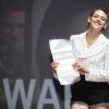 Kristen Stewart reçoit le 'Deauville talent award' sur scène avant la projection de 'Seberg' pendant le 45ème festival du Cinéma Américain de Deauville le 13 Septembre 2019. © Denis Guignebourg / Bestimage