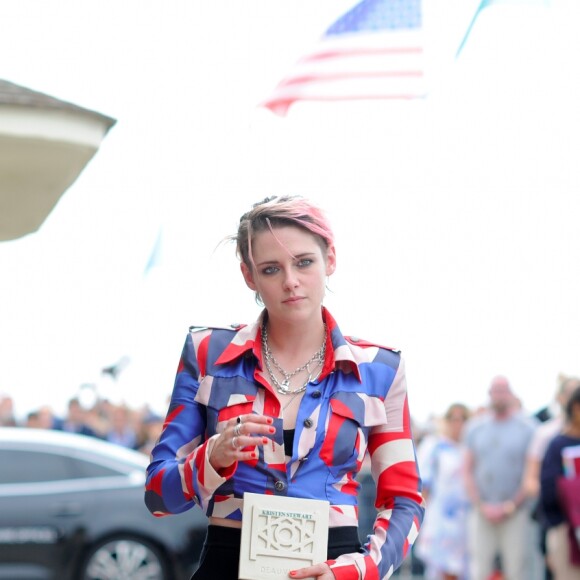 Kristen Stewart inaugure sa cabine sur les planches lors du 45ème festival du Cinéma Américain de Deauville. Le 13 septembre 2019. © Stéphane Kossmann / Bestimage