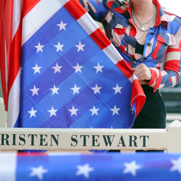 Kristen Stewart inaugure sa cabine sur les planches lors du 45ème festival du Cinéma Américain de Deauville. Le 13 septembre 2019. © Stéphane Kossmann / Bestimage