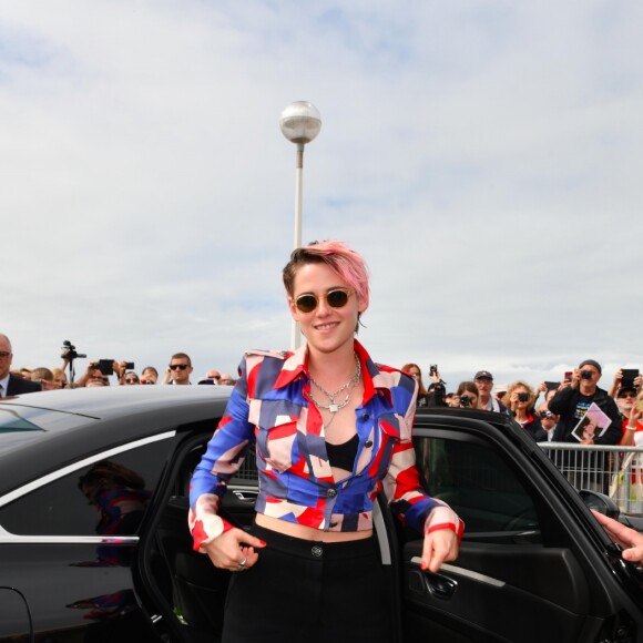 Kristen Stewart inaugure sa cabine sur les planches lors du 45ème festival du Cinéma Américain de Deauville. Le 13 septembre 2019. © Stéphane Kossmann / Bestimage