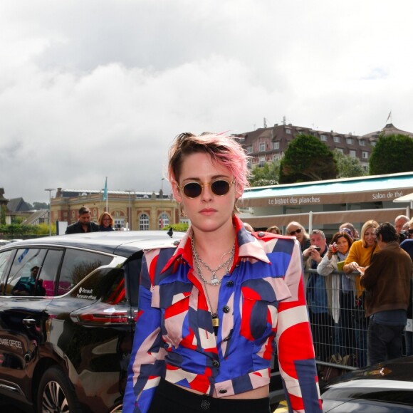 Kristen Stewart inaugure sa cabine sur les planches lors du 45ème festival du Cinéma Américain de Deauville. Le 13 septembre 2019. © Stéphane Kossmann / Bestimage