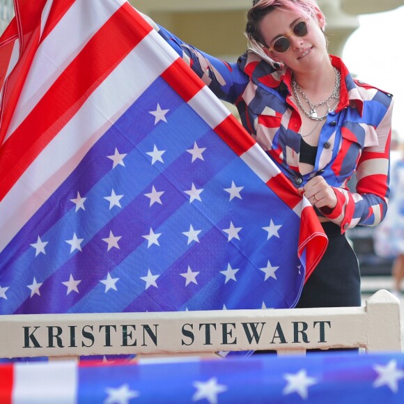 Kristen Stewart inaugure sa cabine sur les planches lors du 45ème festival du Cinéma Américain de Deauville. Le 13 septembre 2019. © Stéphane Kossmann / Bestimage