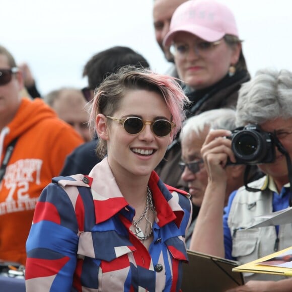 Kristen Stewart inaugure sa cabine sur les planches lors du 45éme festival du Cinéma Américain de Deauville, le 13 septembre 2019. ©Denis Guignebourg / Bestimage