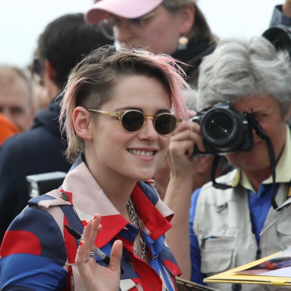 Kristen Stewart inaugure sa cabine sur les planches lors du 45éme festival du Cinéma Américain de Deauville, le 13 septembre 2019. ©Denis Guignebourg / Bestimage