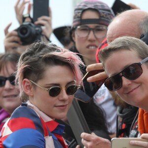Kristen Stewart inaugure sa cabine sur les planches lors du 45éme festival du Cinéma Américain de Deauville, le 13 septembre 2019. ©Denis Guignebourg / Bestimage