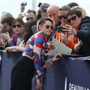 Kristen Stewart inaugure sa cabine sur les planches lors du 45éme festival du Cinéma Américain de Deauville, le 13 septembre 2019. ©Denis Guignebourg / Bestimage