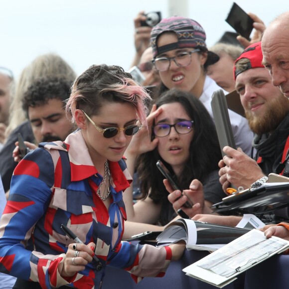 Kristen Stewart inaugure sa cabine sur les planches lors du 45éme festival du Cinéma Américain de Deauville, le 13 septembre 2019. ©Denis Guignebourg / Bestimage