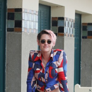Kristen Stewart inaugure sa cabine sur les planches lors du 45éme festival du Cinéma Américain de Deauville, le 13 septembre 2019. ©Denis Guignebourg / Bestimage