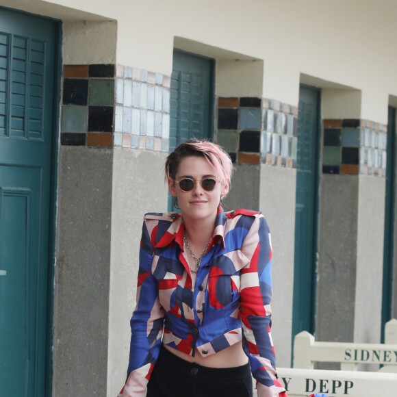 Kristen Stewart inaugure sa cabine sur les planches lors du 45éme festival du Cinéma Américain de Deauville, le 13 septembre 2019. ©Denis Guignebourg / Bestimage