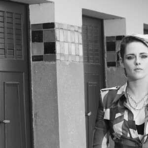 Kristen Stewart inaugure sa cabine sur les planches lors du 45éme festival du Cinéma Américain de Deauville, le 13 septembre 2019. ©Denis Guignebourg / Bestimag