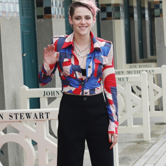 Kristen Stewart inaugure sa cabine sur les planches lors du 45éme festival du Cinéma Américain de Deauville, le 13 septembre 2019. ©Denis Guignebourg / Bestimage