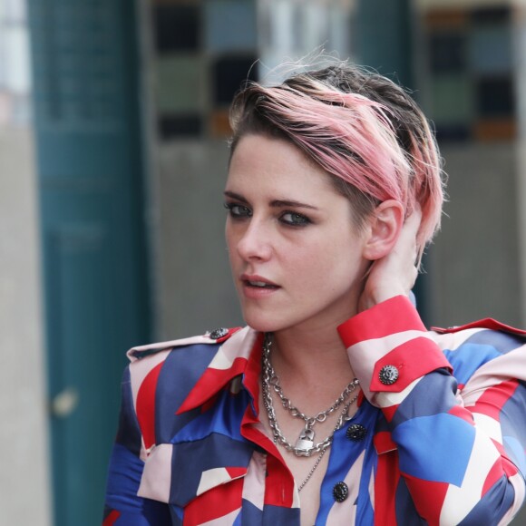 Kristen Stewart inaugure sa cabine sur les planches lors du 45éme festival du Cinéma Américain de Deauville, le 13 septembre 2019. ©Denis Guignebourg / Bestimage