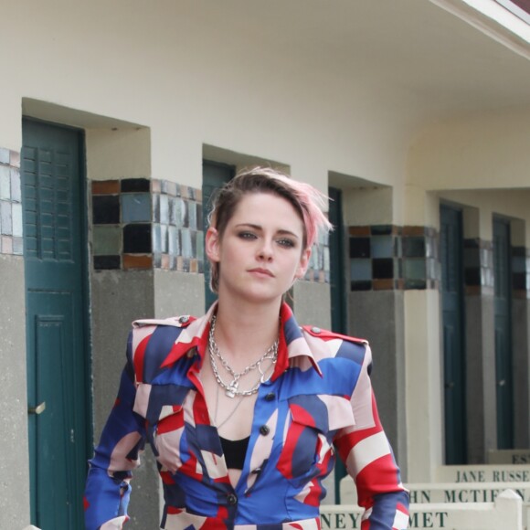 Kristen Stewart inaugure sa cabine sur les planches lors du 45éme festival du Cinéma Américain de Deauville, le 13 septembre 2019. ©Denis Guignebourg / Bestimage