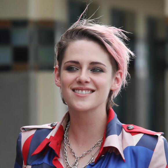 Kristen Stewart inaugure sa cabine sur les planches lors du 45éme festival du Cinéma Américain de Deauville, le 13 septembre 2019. ©Denis Guignebourg / Bestimag