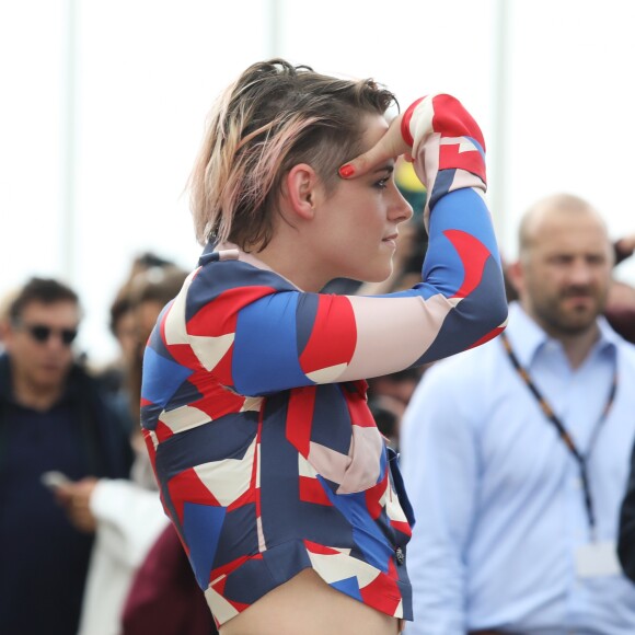 Kristen Stewart inaugure sa cabine sur les planches lors du 45éme festival du Cinéma Américain de Deauville, le 13 septembre 2019. ©Denis Guignebourg / Bestimage