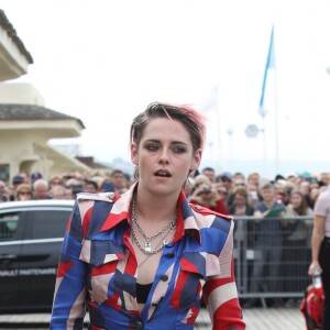Kristen Stewart inaugure sa cabine sur les planches lors du 45éme festival du Cinéma Américain de Deauville, le 13 septembre 2019. ©Denis Guignebourg / Bestimag