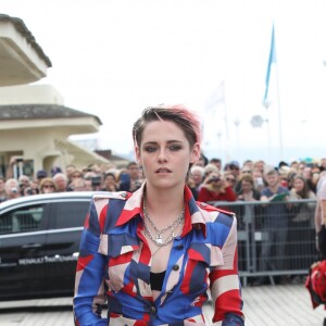 Kristen Stewart inaugure sa cabine sur les planches lors du 45éme festival du Cinéma Américain de Deauville, le 13 septembre 2019. ©Denis Guignebourg / Bestimage