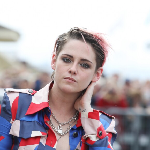 Kristen Stewart inaugure sa cabine sur les planches lors du 45éme festival du Cinéma Américain de Deauville, le 13 septembre 2019. ©Denis Guignebourg / Bestimage