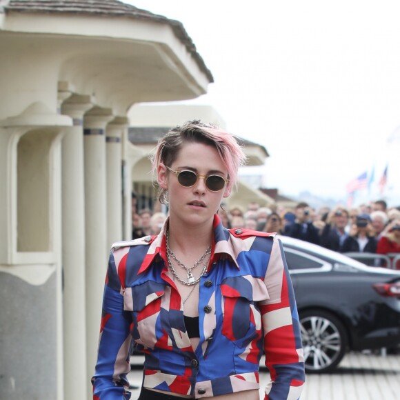 Kristen Stewart inaugure sa cabine sur les planches lors du 45éme festival du Cinéma Américain de Deauville, le 13 septembre 2019. ©Denis Guignebourg / Bestimage