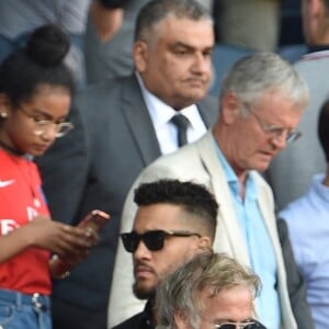 Franck Dubosc, sa femme Danièle, leurs fils Raphaël et Milhan, Raymond Domenech et sa femme Estelle Denis dans les tribunes lors du match de championnat de Ligue 1 Conforama opposant le Paris Saint-Germain au Racing Club de Strasbourg Alsace au Parc des princes à Paris, France, le 14 septembre 2019. Le PSG a gagné 1-0. © Giancarlo Gorassini/Bestimage