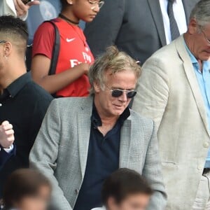 Franck Dubosc et son fils Raphaël dans les tribunes lors du match de championnat de Ligue 1 Conforama opposant le Paris Saint-Germain au Racing Club de Strasbourg Alsace au Parc des princes à Paris, France, le 14 septembre 2019. Le PSG a gagné 1-0. © Giancarlo Gorassini/Bestimage