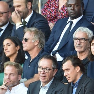 Franck Dubosc, sa femme Danièle, Raymond Domenech et sa femme Estelle Denis dans les tribunes lors du match de championnat de Ligue 1 Conforama opposant le Paris Saint-Germain au Racing Club de Strasbourg Alsace au Parc des princes à Paris, France, le 14 septembre 2019. Le PSG a gagné 1-0. © Giancarlo Gorassini/Bestimage