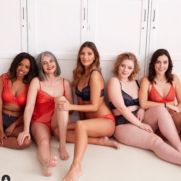 Camille Cerf pour sa collection capsule "CULOTTÉE" pour la marque de lingerie Pomm'Poire.