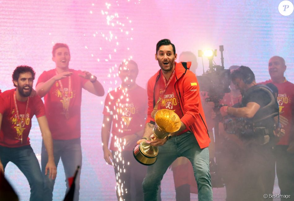 Les champions du monde de basket espagnols ont fêté leur titre sur la place Colomb à Madrid le 16 septembre 2019.