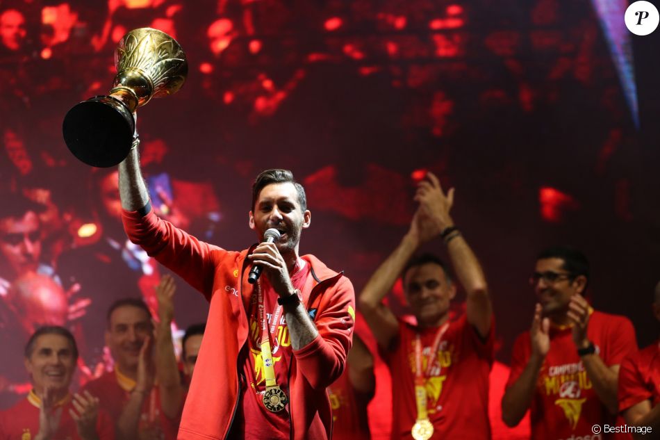 Rudy Fernandez et les champions du monde de basket espagnols ont fêté leur titre sur la place Colomb à Madrid le 16 septembre 2019.