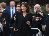 Carla Bruni : Chic en noir pour Burberry, devant Bella Hadid et Kendall Jenner