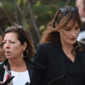 Carla Bruni-Sarkozy arrive au Troubadour White City Theatre pour assister au défilé Burberry printemps-été 2020. Londres, le 16 septembre 2019.